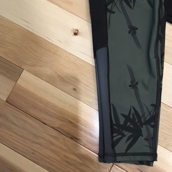 Sweaty Betty Green Zero Gravity Run Leggings Sz. M - Picture 9 of 11